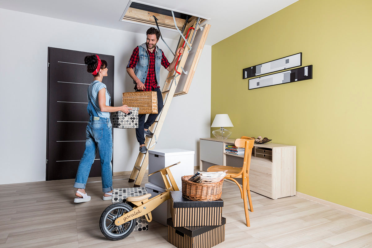 Pööninguluuk puidust liigendredeliga FAKRO LWT U=0,51 W/m²K