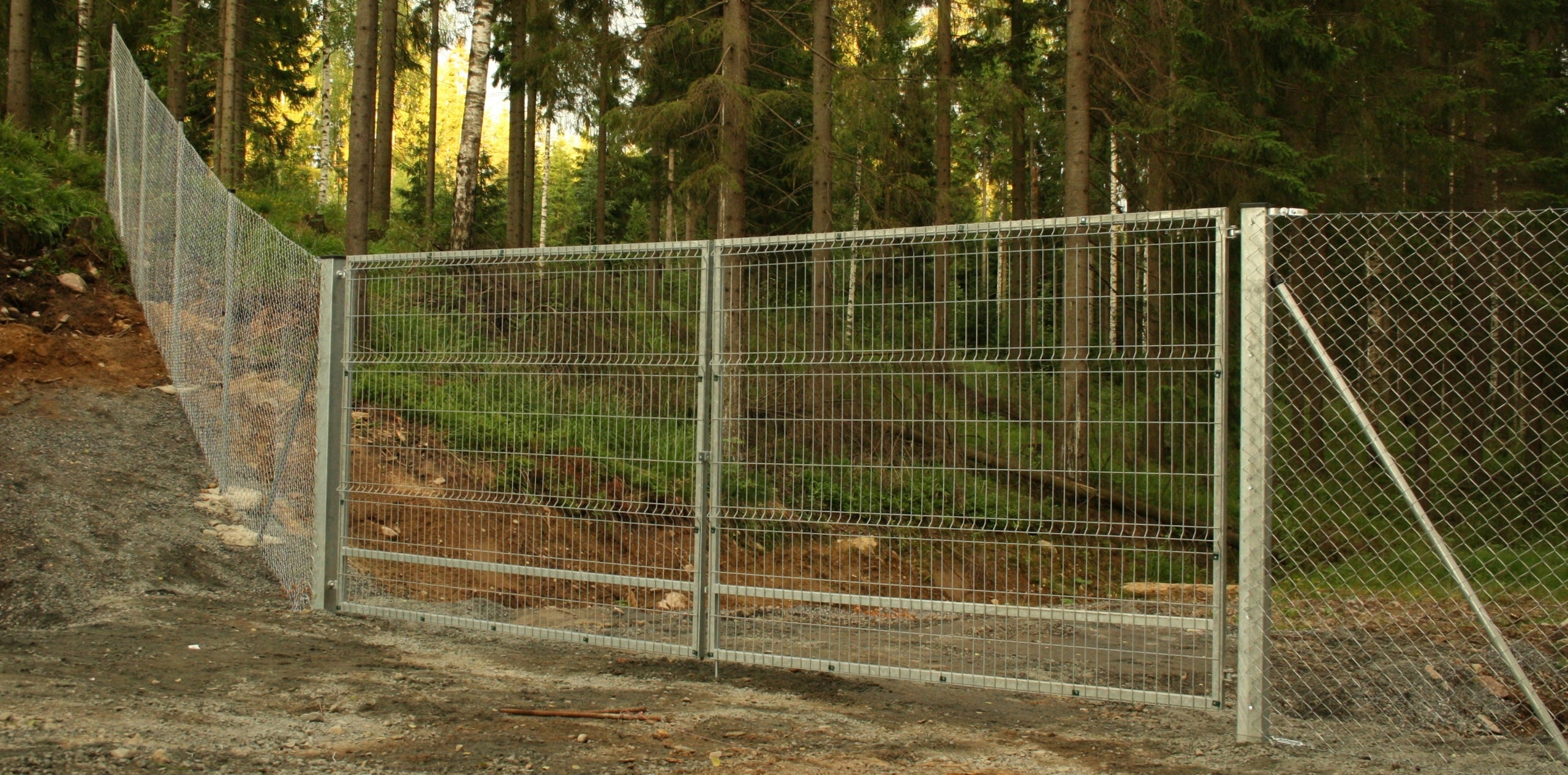 Autovärava raam tiibvärav laiusega 4m, nelikantpostidega Zn Kuumtsingitud