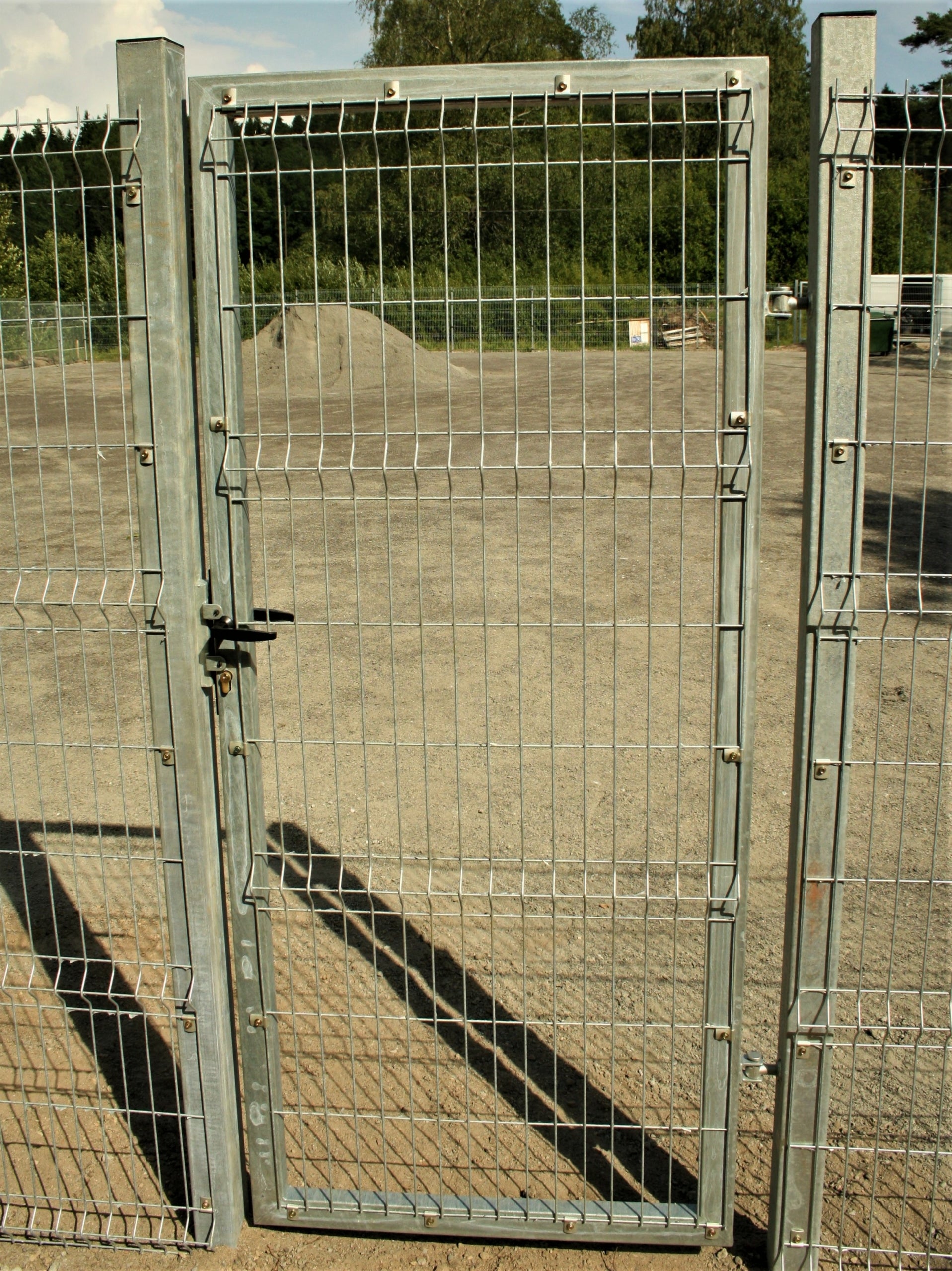 Jalgvärava raam laiusega 1m, nelikantpostidega Zn tsingitud