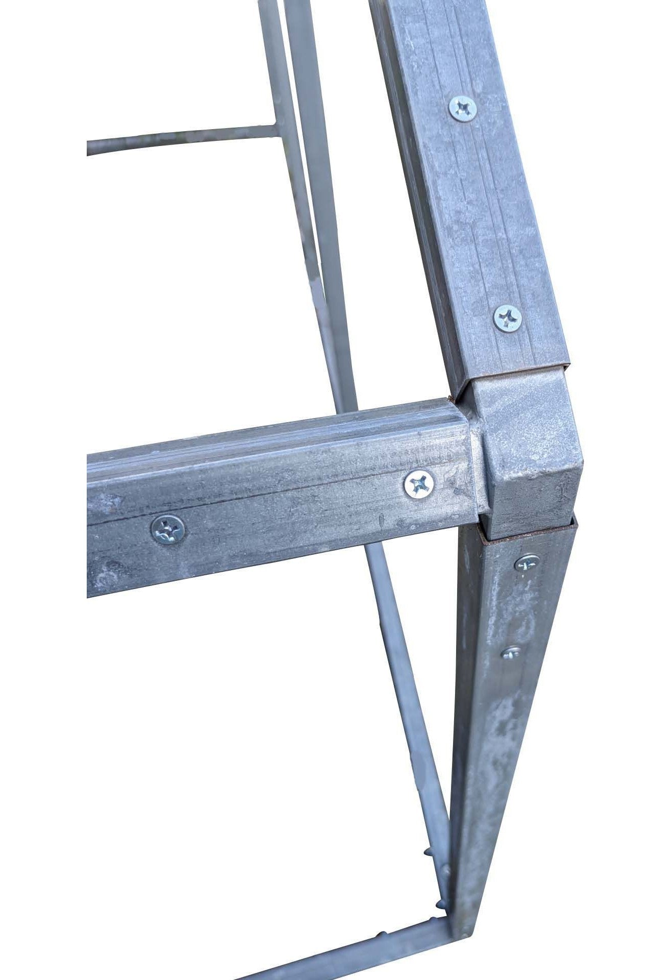 Musta raamiga kasvuhoone LEVI koos katuseluugiga